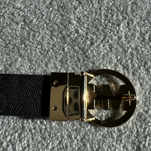 EUC Michael Kors Reversible Logo with Logo Buckle Belt - Picture 7 of 11